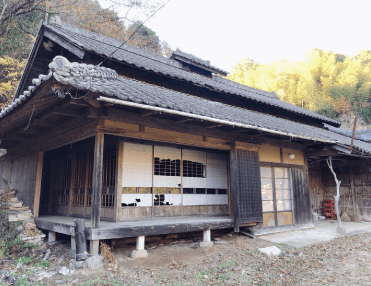 常陸太田市床に穴が抜けた家